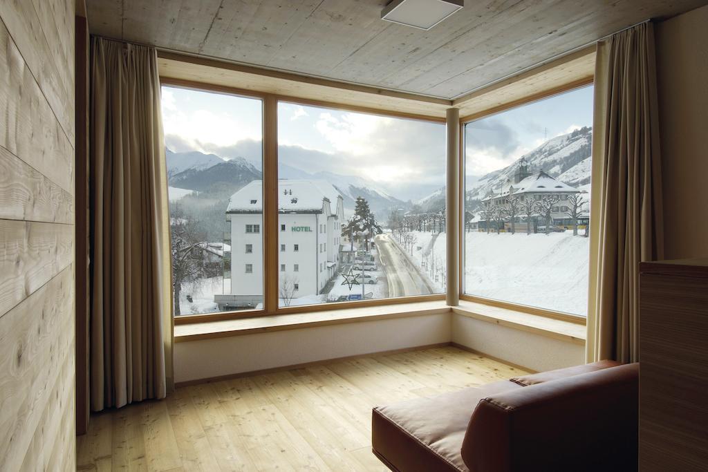 Scuol Youth Hostel छात्रावास Scuol