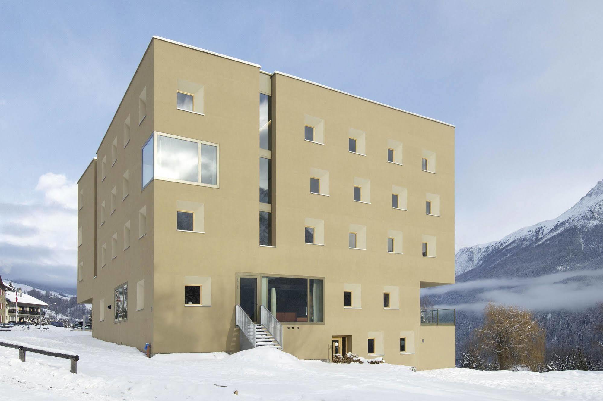 Scuol Youth Hostel छात्रावास Scuol