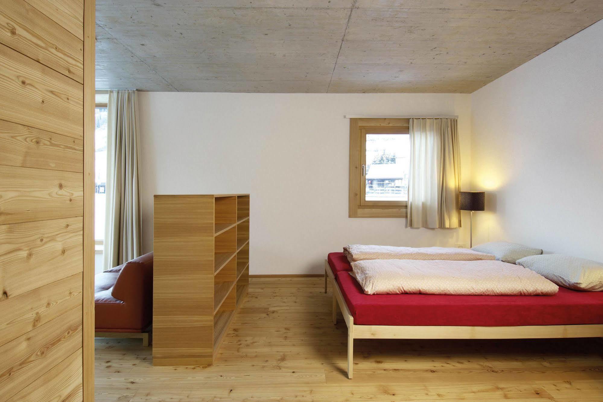 Scuol Youth Hostel छात्रावास