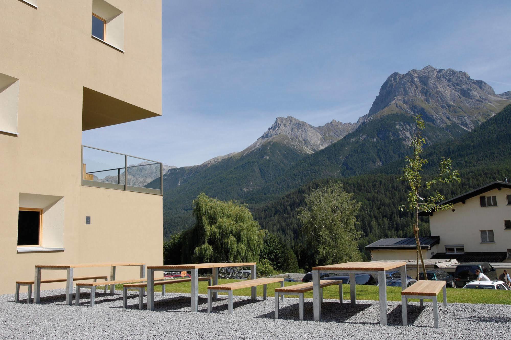 Scuol Youth Hostel छात्रावास Scuol